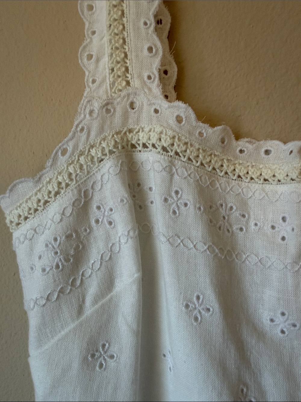 Abercrombie & Fitch White Eyelet Crochet-Trim Tank - Picture 3 of 5